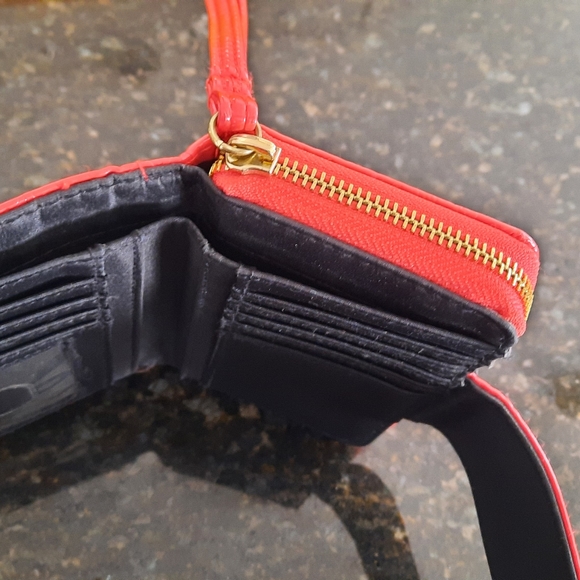 Kenneth Cole REACTION Clutch wallet, patent red. - Picture 5 of 9